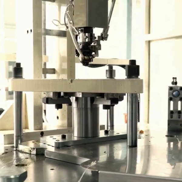 Máy ép nhựa tự động